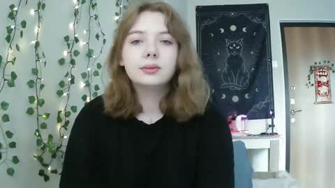 Snapshot of lollylol11 chatting on February 26, 12:27 pm Lilly online show from February 26, 12:27 pm