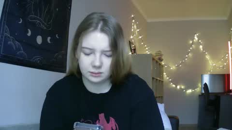 Snapshot of lollylol11 chatting on January 25, 7:49 am Lilly online show from January 25, 7:49 am