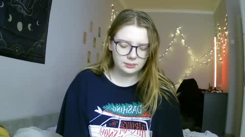 Snapshot of lollylol11 chatting on January 29, 7:36 am Lilly online show from January 29, 7:36 am