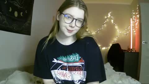 Snapshot of lollylol11 chatting on January 29, 4:26 am Lilly online show from January 29, 4:26 am
