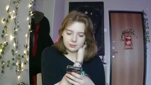 Snapshot of lollylol11 chatting on February 20, 2:46 pm Lilly online show from February 20, 2:46 pm