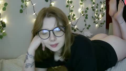 Snapshot of lollylol11 chatting on March 9, 2:32 pm Lilly online show from March 9, 2:32 pm