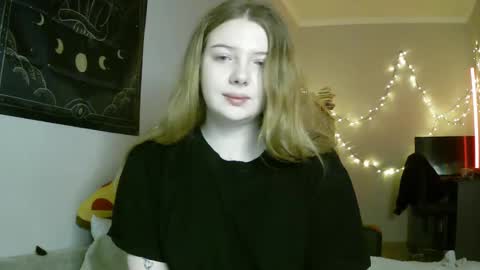 Snapshot of lollylol11 chatting on January 23, 1:08 am Lilly online show from January 23, 1:08 am