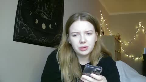 Snapshot of lollylol11 chatting on January 23, 12:52 pm Lilly online show from January 23, 12:52 pm