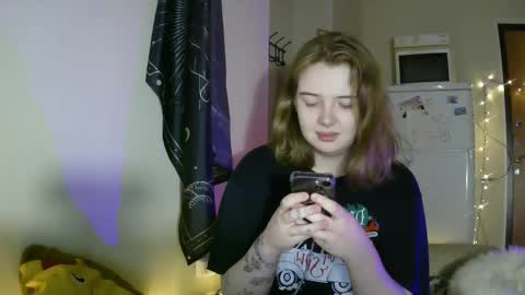 Snapshot of lollylol11 chatting on February 11, 5:29 pm Lilly online show from February 11, 5:29 pm