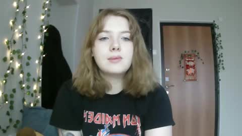 Snapshot of lollylol11 chatting on March 1, 2:02 pm Lilly online show from March 1, 2:02 pm