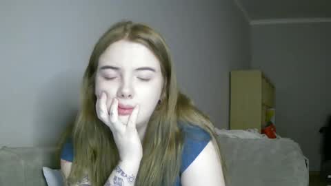 Snapshot of lollylol11 chatting on January 29, 7:53 pm Lilly online show from January 29, 7:53 pm