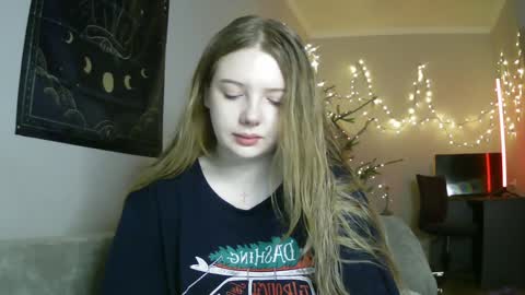 Snapshot of lollylol11 chatting on January 11, 4:14 pm Lilly online show from January 11, 4:14 pm