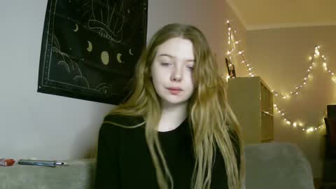 Snapshot of lollylol11 chatting on January 15, 8:05 pm Lilly online show from January 15, 8:05 pm