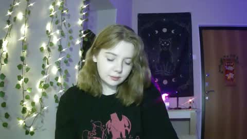 Snapshot of lollylol11 chatting on February 23, 4:13 pm Lilly online show from February 23, 4:13 pm