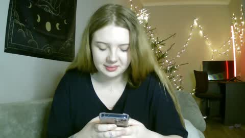 Snapshot of lollylol11 chatting on January 11, 7:16 pm Lilly online show from January 11, 7:16 pm