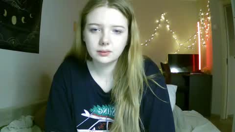 Snapshot of lollylol11 chatting on January 17, 9:50 pm Lilly online show from January 17, 9:50 pm
