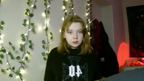 Snapshot of lollylol11 chatting on March 11, 4:29 pm Lilly online show from March 11, 4:29 pm