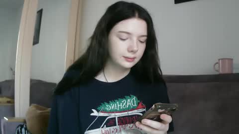 Snapshot of lollylol11 chatting on September 9, 3:50 am Lilly online show from September 9, 3:50 am