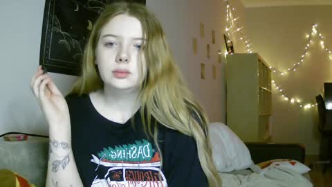 Snapshot of lollylol11 chatting on January 16, 6:27 pm Lilly online show from January 16, 6:27 pm