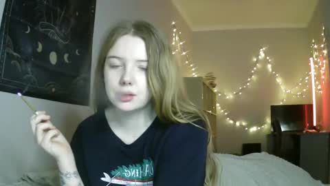 Snapshot of lollylol11 chatting on January 19, 9:23 pm Lilly online show from January 19, 9:23 pm