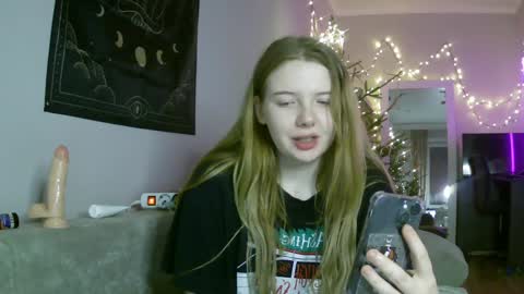 Snapshot of lollylol11 chatting on January 10, 1:53 am Lilly online show from January 10, 1:53 am
