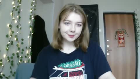 Snapshot of lollylol11 chatting on March 4, 11:19 am Lilly online show from March 4, 11:19 am