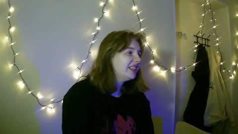 Snapshot of lollylol11 chatting on February 8, 11:45 pm Lilly online show from February 8, 11:45 pm