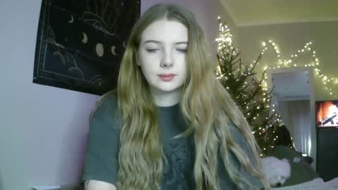 Snapshot of lollylol11 chatting on December 29, 1:17 pm Lilly online show from December 29, 1:17 pm