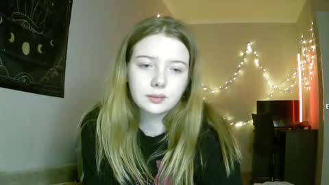 Snapshot of lollylol11 chatting on January 23, 10:01 pm Lilly online show from January 23, 10:01 pm