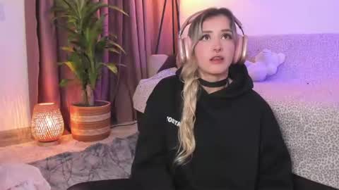 Lolly online show from August 6, 6:00 am