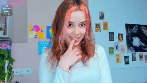 Lona online show from February 24, 8:45 pm