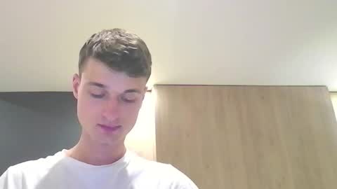 Snapshot of london_tomy chatting on September 25, 2:18 am london_tomy online show from September 25, 2:18 am