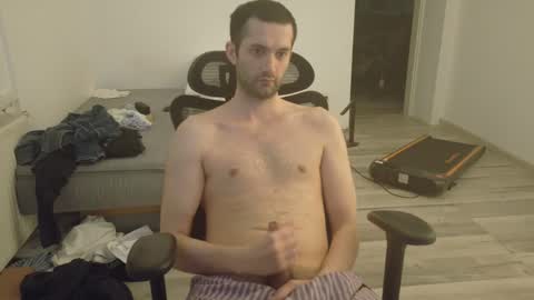 londonboy918070 online show from March 1, 12:12 pm