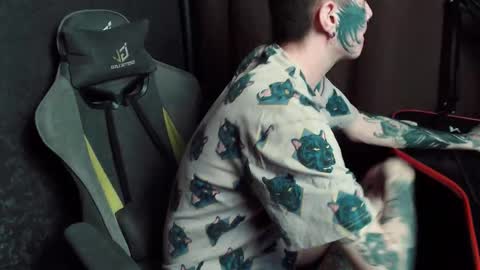 Chris online show from November 9, 7:49 pm