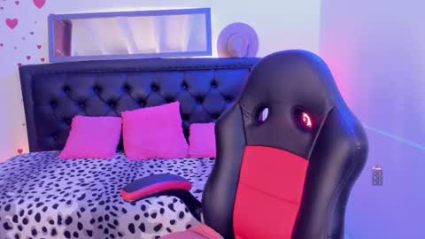 Jennifer  online show from November 15, 7:37 pm