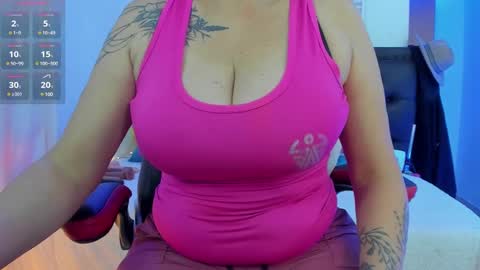 Snapshot of lonely_shewolf chatting on February 4, 7:44 pm Jennifer online show from February 4, 7:44 pm