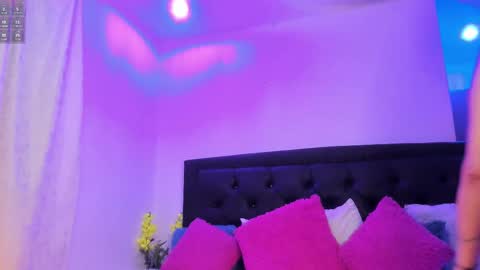 Snapshot of lonely_shewolf chatting on March 8, 7:09 pm Jennifer online show from March 8, 7:09 pm