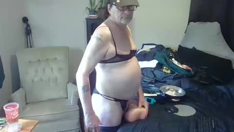 lonelydick2222 online show from May 19, 12:56 pm