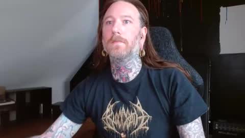 Snapshot of longhair021 chatting on March 1, 4:54 pm longhair online show from March 1, 4:54 pm
