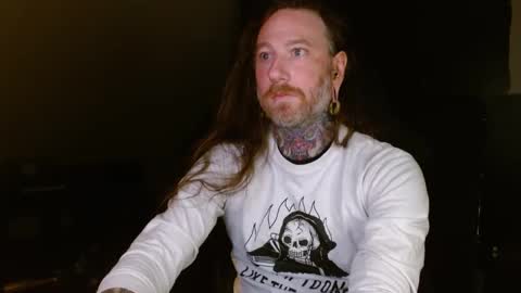 Snapshot of longhair021 chatting on February 18, 2:05 am longhair online show from February 18, 2:05 am