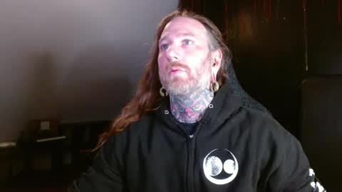 Snapshot of longhair021 chatting on February 2, 11:32 pm longhair online show from February 2, 11:32 pm