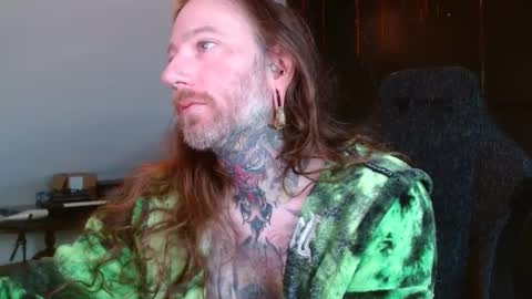Snapshot of longhair021 chatting on February 4, 9:20 pm longhair online show from February 4, 9:20 pm