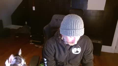 Snapshot of longhair021 chatting on January 4, 1:42 am longhair online show from January 4, 1:42 am