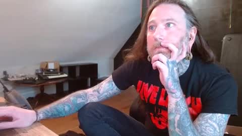 Snapshot of longhair021 chatting on March 9, 10:19 pm longhair online show from March 9, 10:19 pm