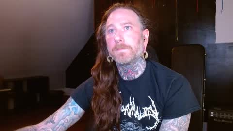 Snapshot of longhair021 chatting on February 11, 1:31 am longhair online show from February 11, 1:31 am