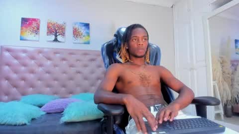Snapshot of looganx chatting on February 13, 1:05 pm LooganX online show from February 13, 1:05 pm