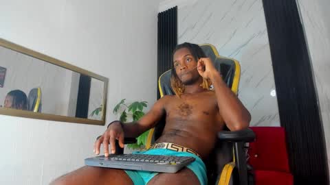 Snapshot of looganx chatting on February 17, 6:28 pm LooganX online show from February 17, 6:28 pm