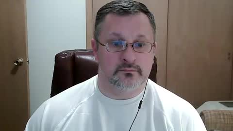 Snapshot of lookin75 chatting on February 24, 3:44 am lookin75 online show from February 24, 3:44 am