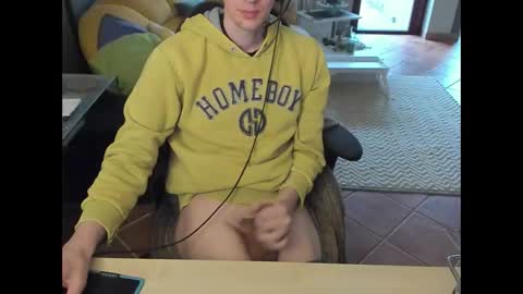 Snapshot of loomie chatting on October 28, 12:06 pm loomie online show from October 28, 12:06 pm