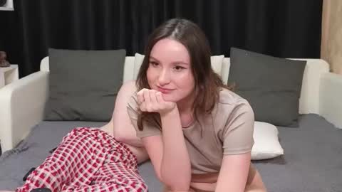 Jean and Isa right couple Mark and Eva left couple online show from November 24, 11:20 am