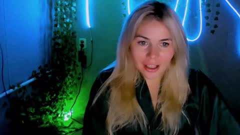 Snapshot of loraboyar chatting on September 15, 2:24 am Lora online show from September 15, 2:24 am