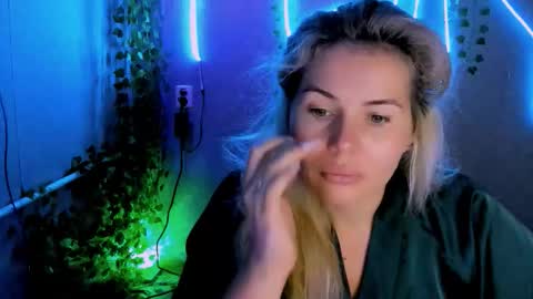 Snapshot of loraboyar chatting on September 16, 2:35 am Lora online show from September 16, 2:35 am