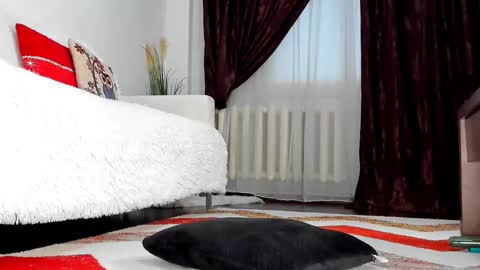 Lora online show from December 3, 7:05 am