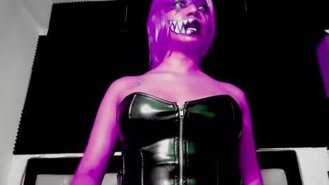 Lore Depp online show from October 17, 5:22 am